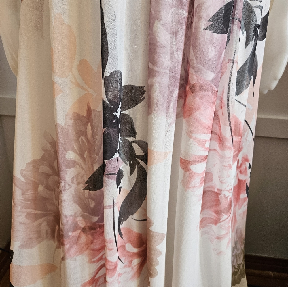 Floral Maxi Dress - Picture 8 of 9